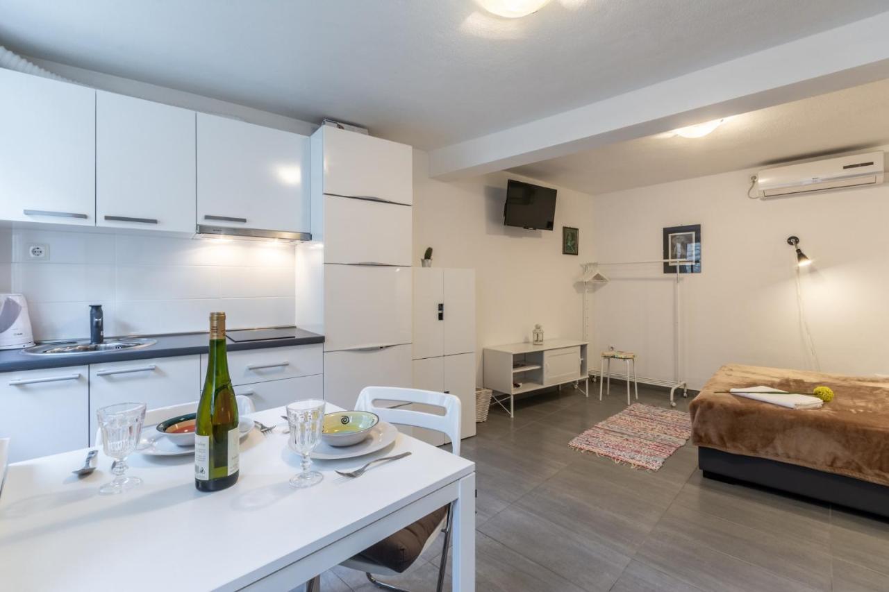פוצ'ישצ'ה Apartments Sonja מראה חיצוני תמונה