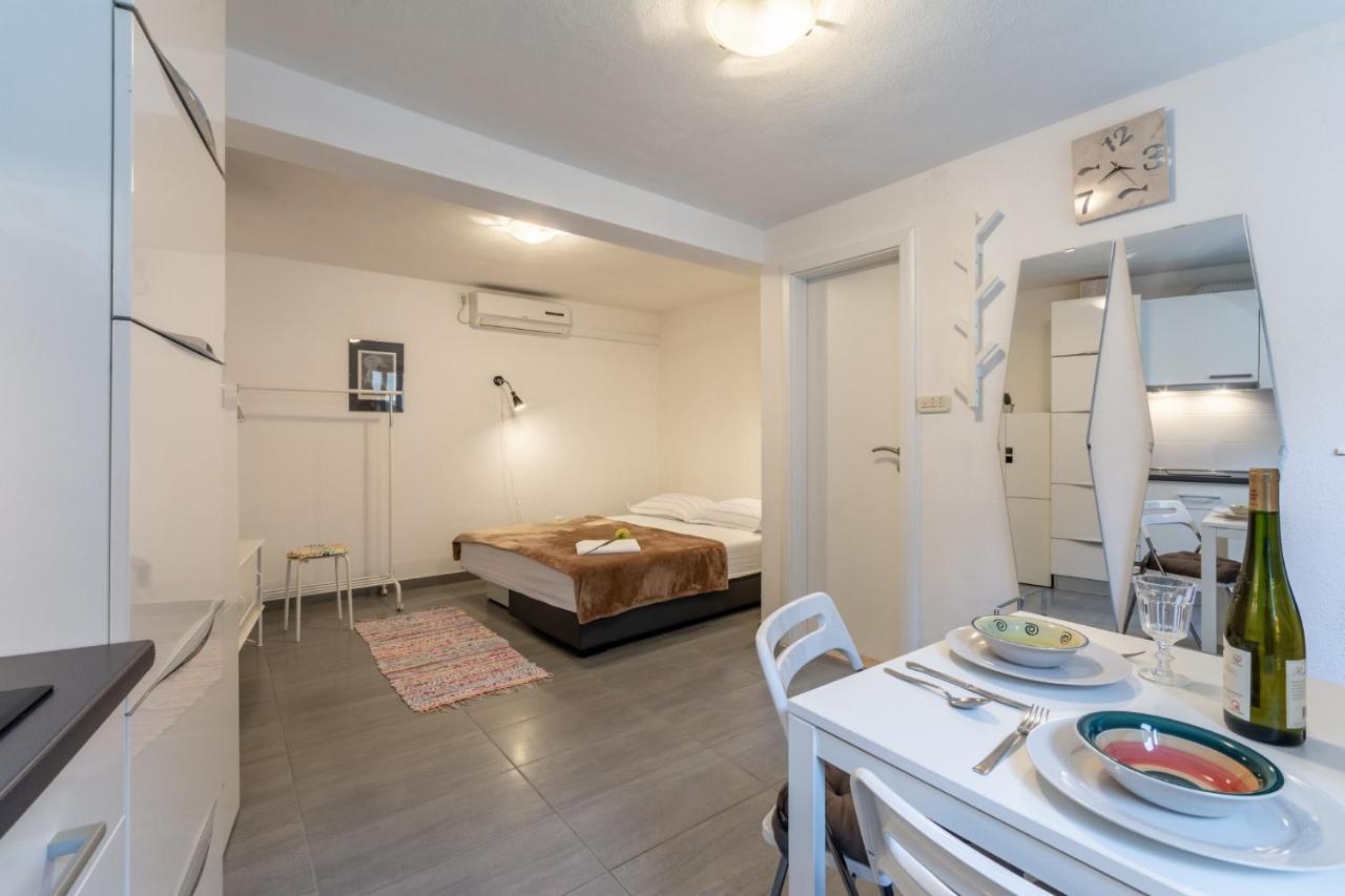 פוצ'ישצ'ה Apartments Sonja מראה חיצוני תמונה
