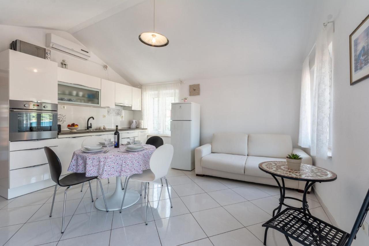 פוצ'ישצ'ה Apartments Sonja מראה חיצוני תמונה