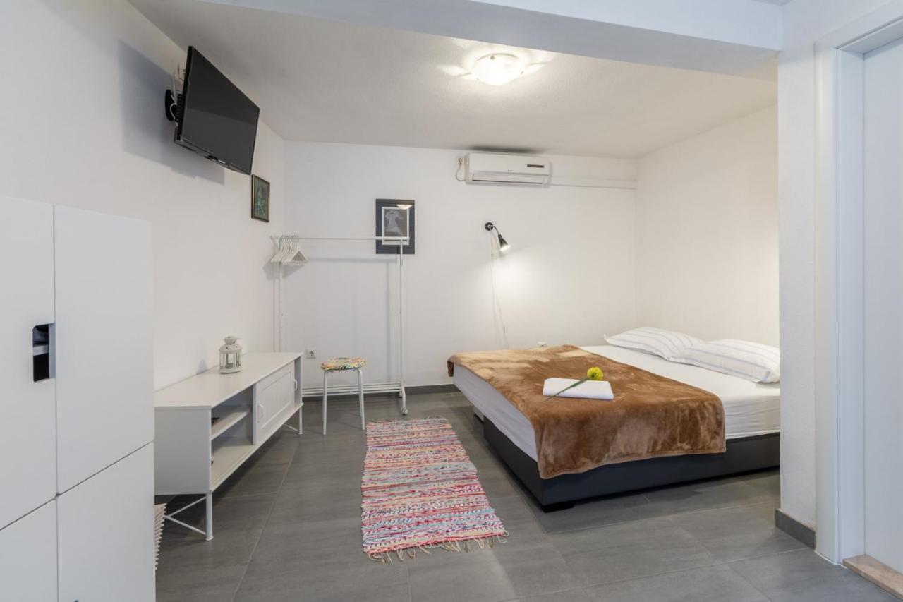 פוצ'ישצ'ה Apartments Sonja מראה חיצוני תמונה